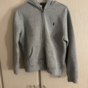 Ralph lauren hoddie - Storleken är barn L men den sitter som S/M
