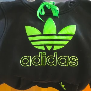 Black Adidas Hoodie with green details  - Completely new hoodie,never even tried on size M Price can be discussed in case of quick transaction 