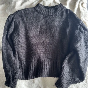 Stickad tröja  - Svart stickad tröja, Skriv för fler bilder! 💛 