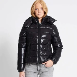 Lager 157 jacka - Trendig och snygg vinterjacka från Lager 157, helt ny med prislapp kvar!! Storlek M men passar även S då den är liten i storleken❣️❣️