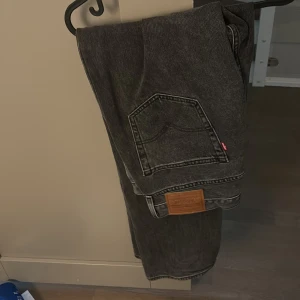 Levis Baggy Jeans - Baggy Jeans från Levis nypris 1399kr  Nästan helt oanvända Storlek: 33/32 WL