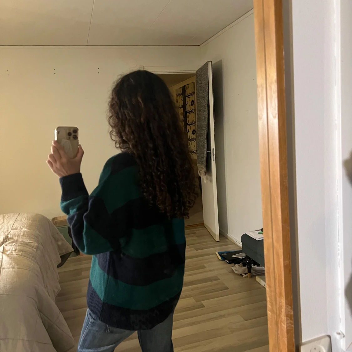 Randig stickad tröja i grönt och svart - 93