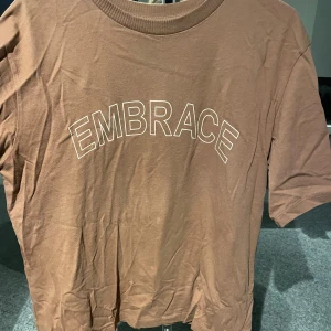 Gina T-shirt  - äljer denna T-shirt från Gina tricot, använd en gång så som ny, säljs inte längre💗