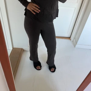 Mjukis set Merionoull - Supermysigt mjukisset med polotröja och byxor i 100% merinoull 