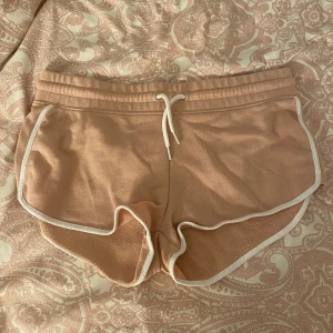 Shorts  - Ljusrosa gulliga shorts, bekväma och i bra skick. Kommer inte till användning längre. 