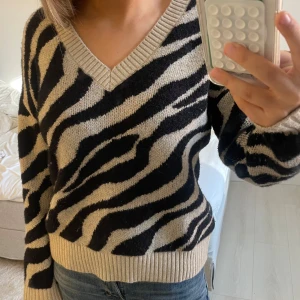 Stickad tröja - En superfin finstickad tröja som tyvärr inte kommer till användning!!💕💕