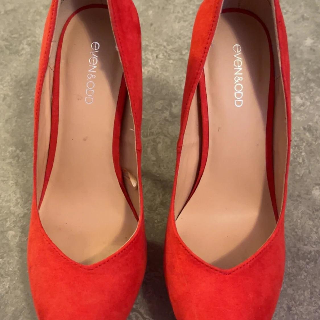 Röda klackskor  - 91