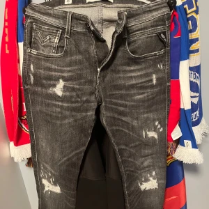 Replay anbass - Replay anbass jeans slim fit. Väldigt bra skick som nya! W27 men passar även större 