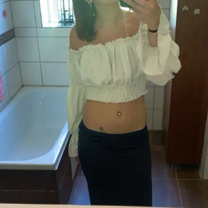 Topp/tröja  - Fin vit tröja/topp