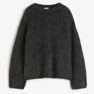 Mohair tröja  - Så mysig tröja från hm i mohair, najs till vinter!!!🤩 (Finns inte att köpa)