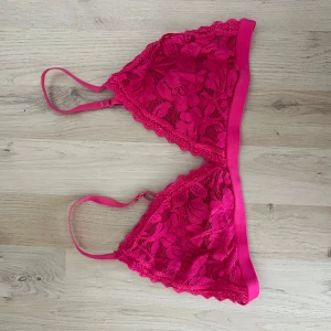 Ovadderad bh - Bh från Ginatricot i fin rosa färg, storlek M