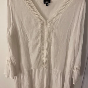 Tshirt - Vit topp, perfekt till sommaren.