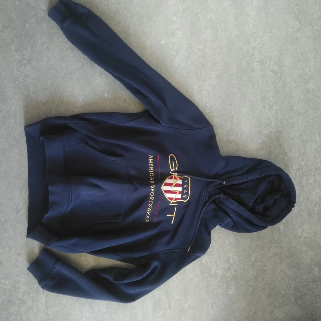 Mörkblå hoodie från Gant - 1