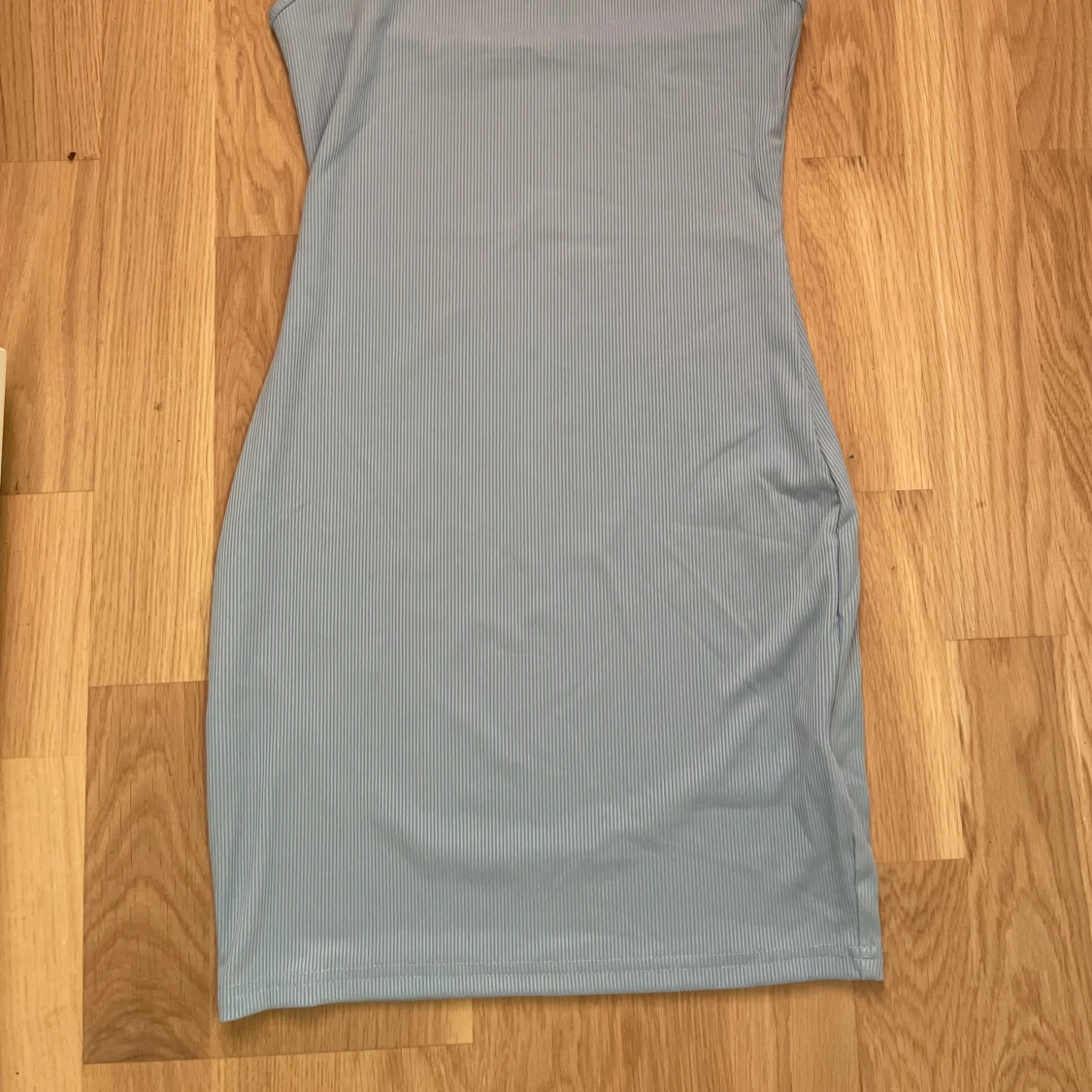 Ljusblå ribbad klänning - 1