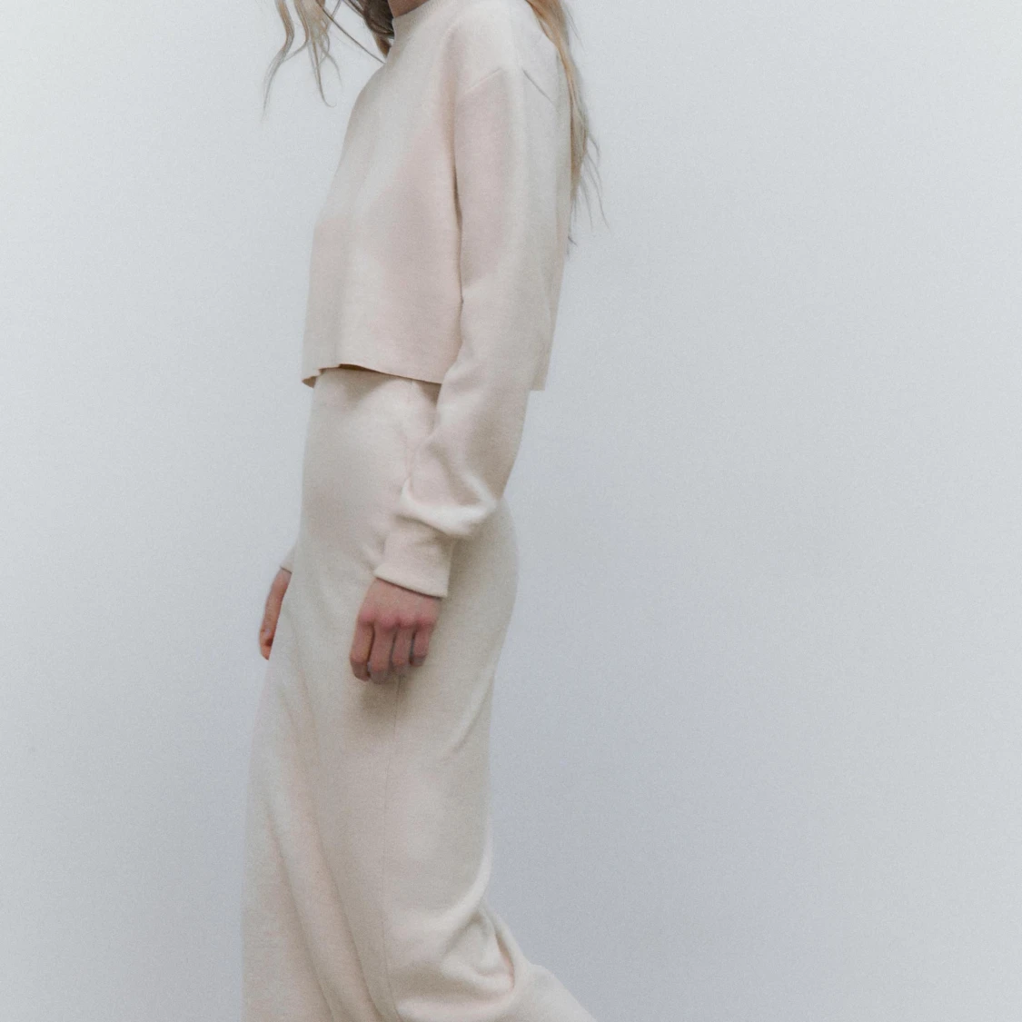 Zara-Beige set med lång kjol och croppad tröja - 1