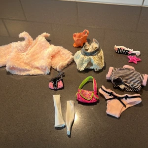 Docka klädsel olika  - Barbie,  Kidz Bratz docka kläder 