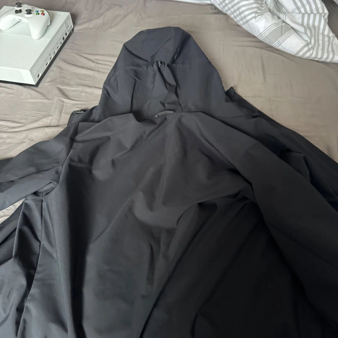 Svart peakperformance skaljacka i storlek M - 2