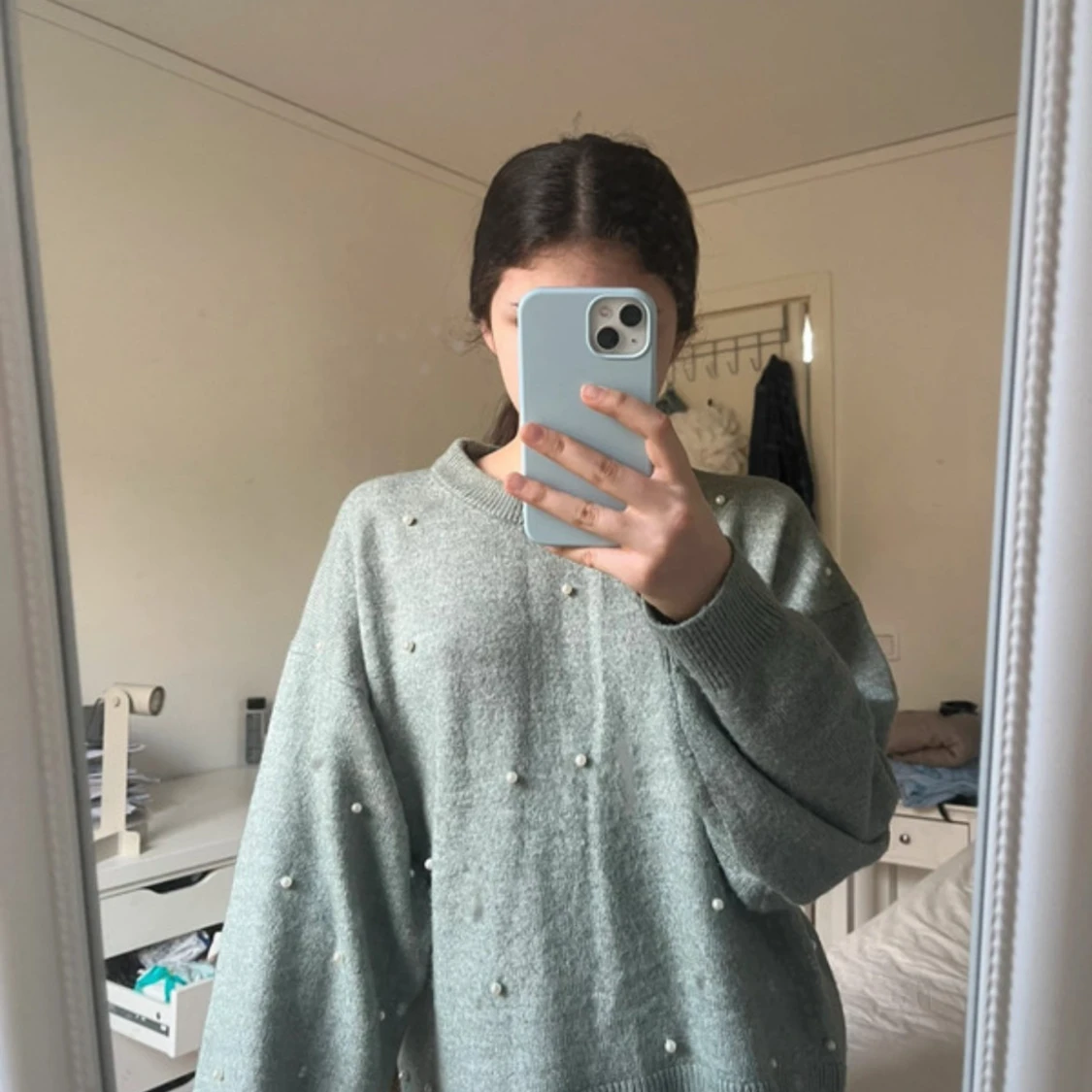 Grön tröja med pärlor