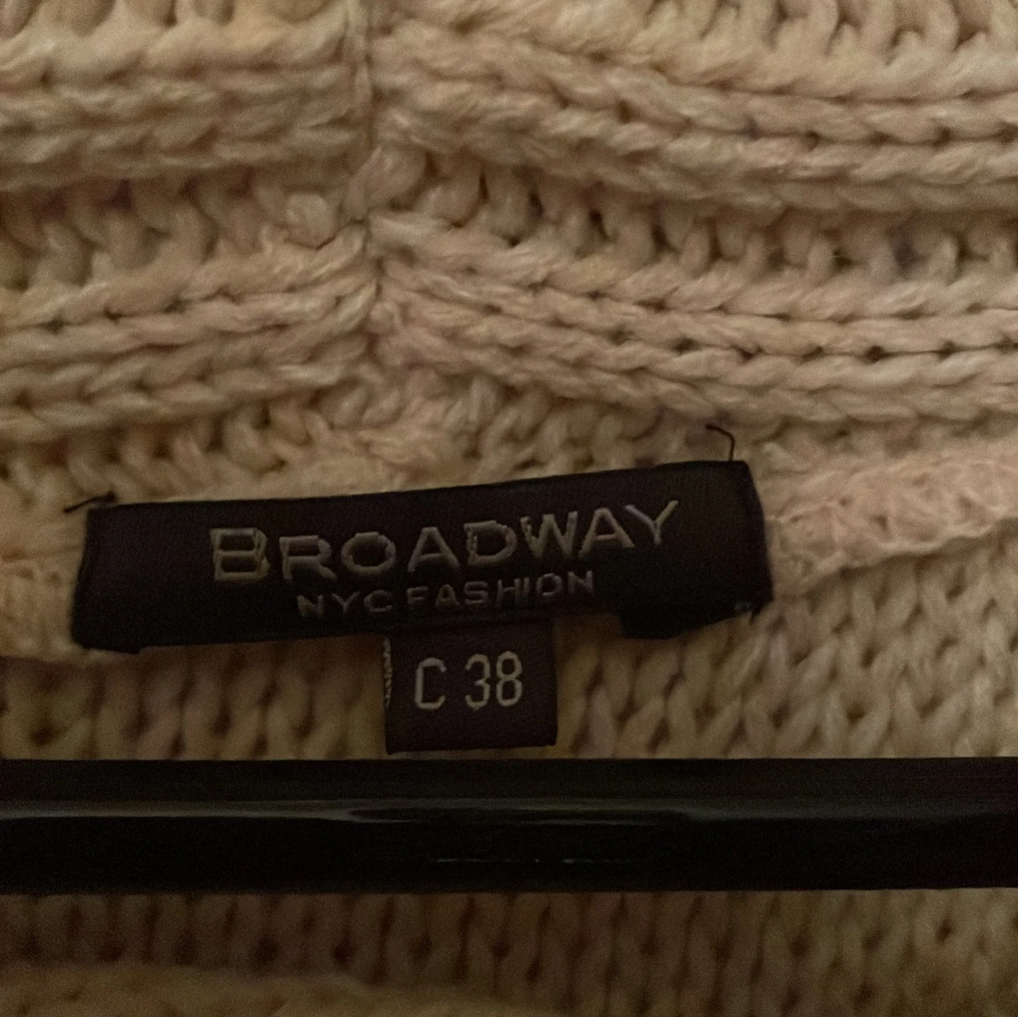 Stickad klänning från Broadway - 1