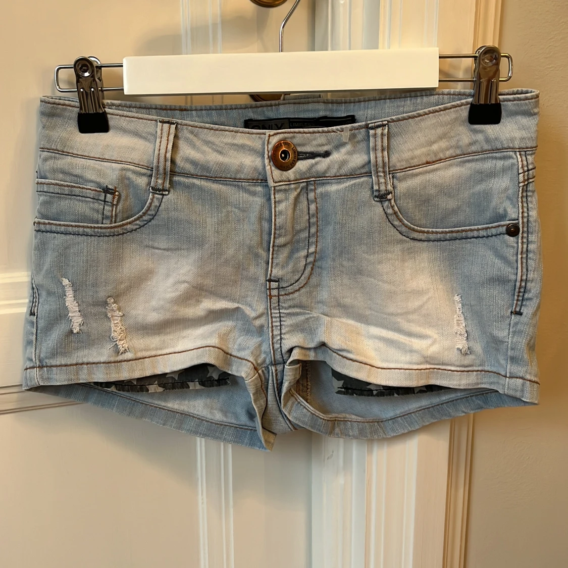 Ljusblå jeansshorts