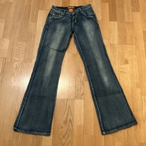Jeans Flare  - Har inte använts någon gång och i bra skick. Stretchiga i midjan