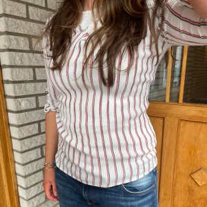 Randig tröja - Supersöt randig tröja, okänt märke & material. Passar S, rätt strecthigt material. Perfekt skick, inga tecken på användning!