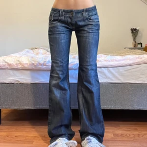 Jeans  - Midjemått: 38cm, innerbenslängd: 84cm 💖