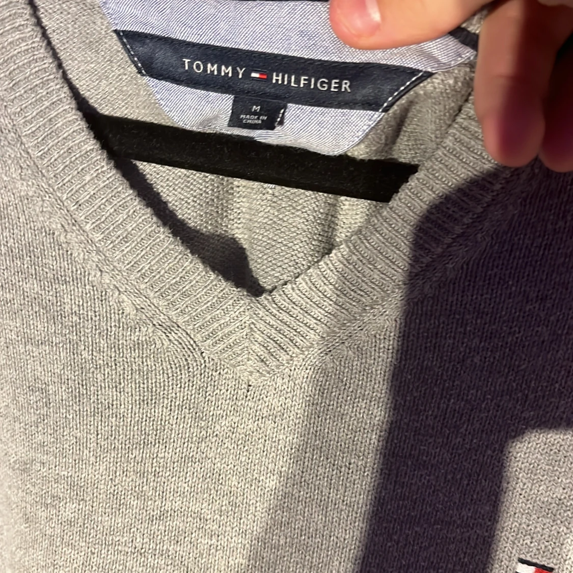 Grå tröja från Tommy Hilfiger - 2