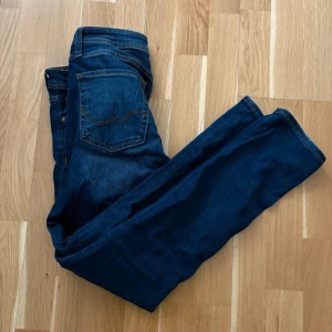 Jack & Jones slim Glenn - Feta Jack & jeans i modellen slim Glenn. Jättebra skick! W28 L30.