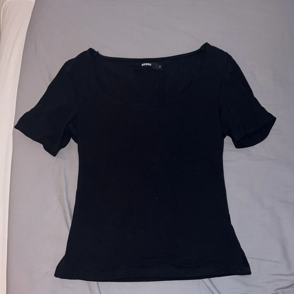 Svart topp från BikBok