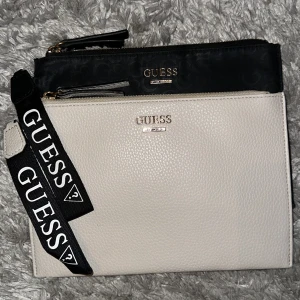 GUESS kuvert väska  - Endast vita kvar 