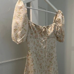 dress - cute dress only used a few times. strlk S/36