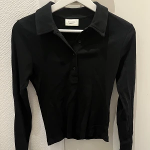 Piké ginatricot - Ribbstickad pike från ginatricot i strl S!