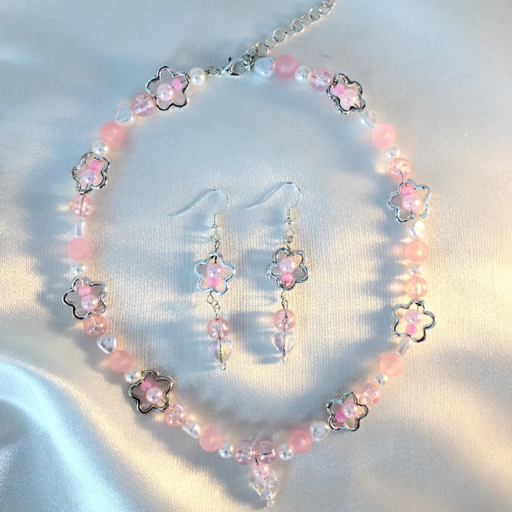 Jättefint rosa själv tillverkat halsband♡. Accessoarer.