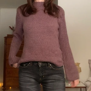 Vintage stickad - Stickad tröja med lite utsvängda ärmar och bestående av delvis ull, vintage Kappahl! 🤎