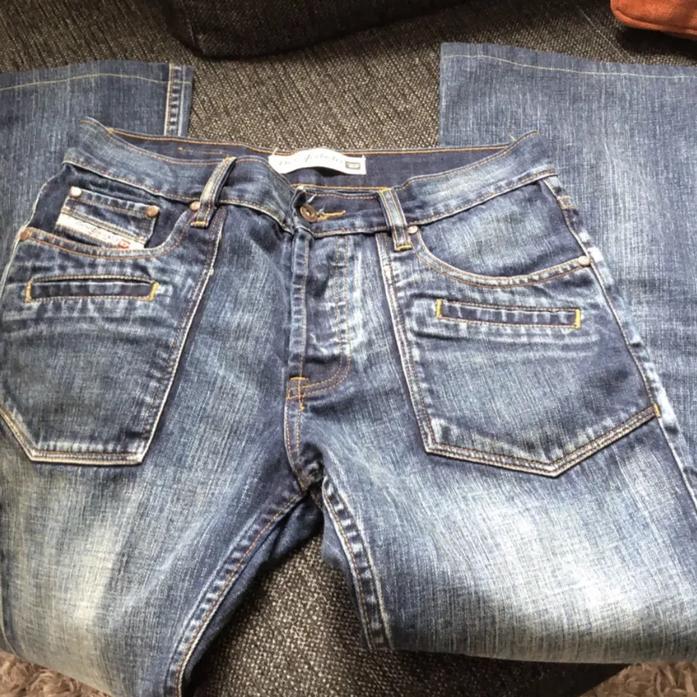 säljer mina Diesel jeans i 38 då dom inte kommer till användning. . Jeans & Byxor.