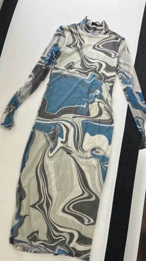 Klänning - Vardagsklänning från ginatricot. Aldrig använd. 