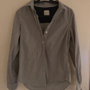 Skjorta - Superfin skjorta, som tyvärr är för liten för mig