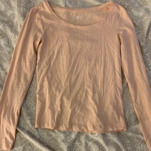 Tröja  - Från Lager i ny skick. 