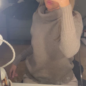 Stickad tröja  - Jättefin stickad tröja med krage