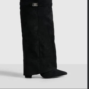 Populära klackar - Säljer dessa snygga klackar då de ej kommit till användning mer än en gång så synd för dom är verkligen super snygga!  