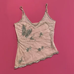 Mesh topp💕 - Jättefin tröja med fastsydda glasstenar som varit återkommande på Pinterest 