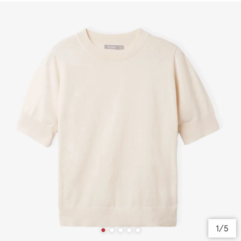 Stickad t-Shirt från Åhléns i storlek M, passar även S! Nypris 350kr och aldrig använd, som ny! Mitt pris 200kr + frakt . Tröjor & Koftor.
