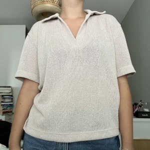 Stickad tshirt  - Använd fåtal gånger!