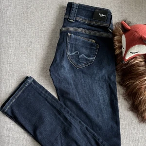PepeJeans  - Midjemått: 36cm, innerbenslängd: 79cm Låg midjade, raka