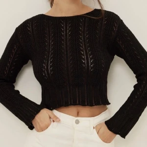 Tröja - Säljer denna superfina stickade tröjan ifrån nakd! Slutsåld på hemsidan och säljer den för halva priset!💞