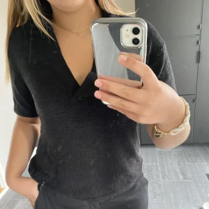 Tröja med krage - Supersnygg svart tröja med krage 🖤 Lite oversized fit 