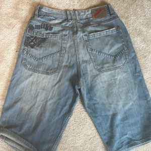 Jorts - Säljer dessa jortsen då dem är för stora för mig! Köpta för 700kr ❤️ 
