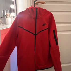 Nike tech fleece - Str M, passar S och M Ny pris 1349kr PM för mer bilder🫶🏼 