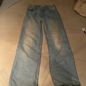 Lågmidjade jeans  - Säljer mina favorit jeans då dom är lite korta på mig